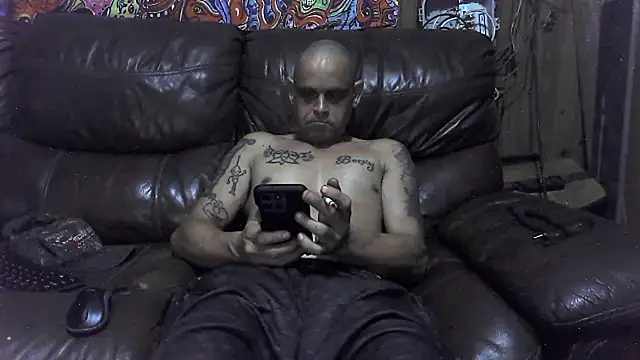 Snapshot of Buffshagswell chatting on September 2025 03:00:01 AM Buffshagswell online show from September 2025 03:00:01 AM