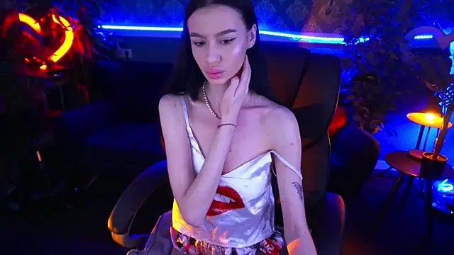 Snapshot of Snow_WhiteeeX chatting on February 2025 06:46:02 AM Snow WhiteeeX online show from February 2025 06:46:02 AM