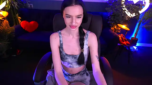 Snapshot of Snow_WhiteeeX chatting on February 2025 10:58:01 PM Snow WhiteeeX online show from February 2025 10:58:01 PM