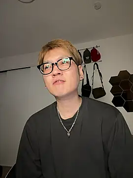 Snapshot of kensnb chatting on November 2025 08:11:01 PM kensnb online show from November 2025 08:11:01 PM