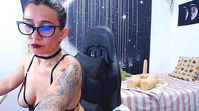 Hikaryfire online show from June 2026 06:23:01 PM