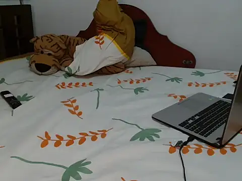 camm1205- online show from September 2025 04:28:02 PM