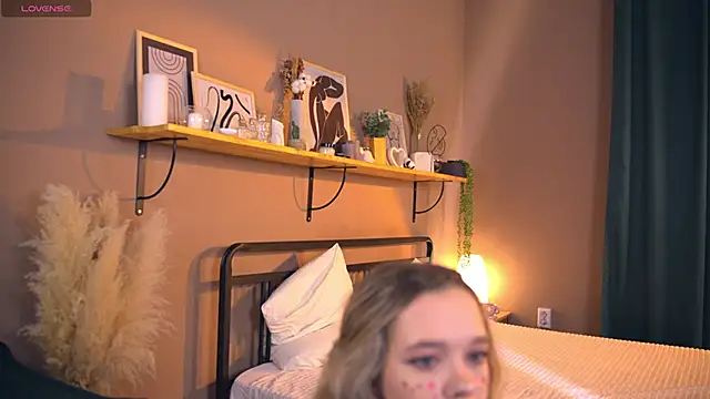 Snapshot of _AlinaBailey chatting on January 2025 11:37:02 AM AlinaBailey online show from January 2025 11:37:02 AM