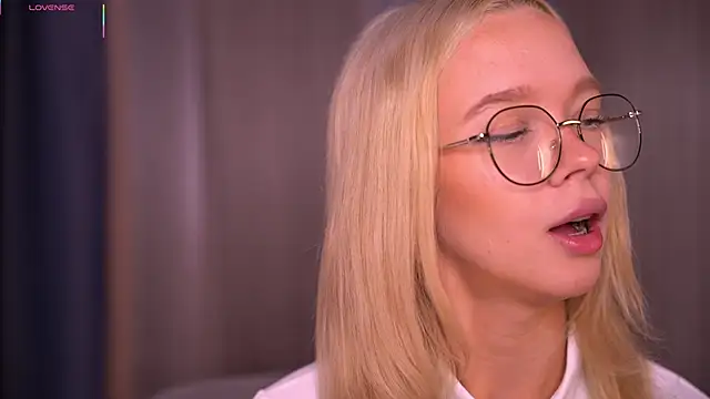 Snapshot of _AlinaBailey chatting on September 2025 08:25:02 AM AlinaBailey online show from September 2025 08:25:02 AM