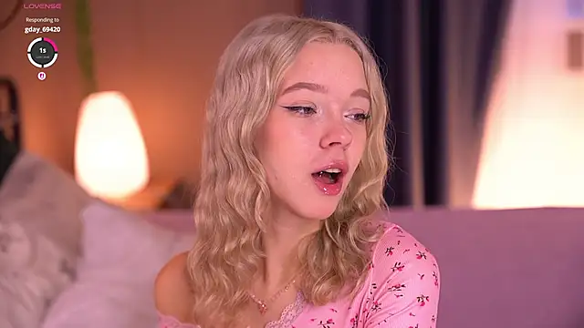 Snapshot of _AlinaBailey chatting on October 2025 10:49:01 AM AlinaBailey online show from October 2025 10:49:01 AM