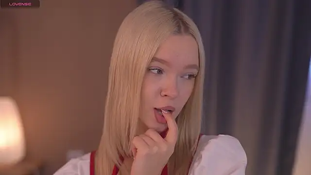 Snapshot of _AlinaBailey chatting on November 2025 01:00:01 PM AlinaBailey online show from November 2025 01:00:01 PM