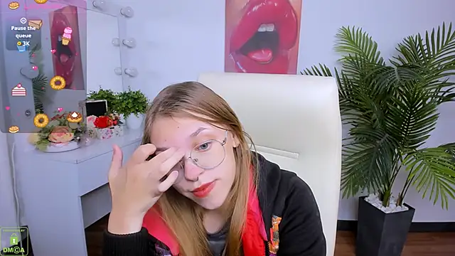 LayriantaVee online show from September 2025 06:19:02 AM