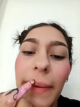 Snapshot of Ary-18 chatting on October 2025 02:14:01 PM Ary-18 online show from October 2025 02:14:01 PM