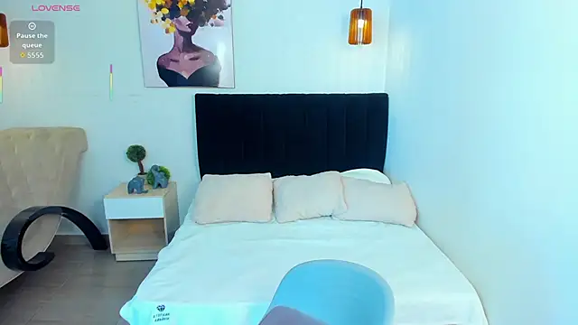 Scarlett  bell online show from October 2025 01:30:01 PM