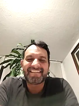 Snapshot of RogueTraveler chatting on January 2025 03:39:02 AM RogueTraveler online show from January 2025 03:39:02 AM