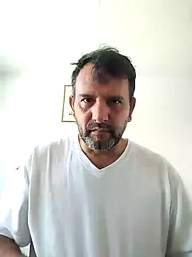 Snapshot of RogueTraveler chatting on January 2025 04:02:01 PM RogueTraveler online show from January 2025 04:02:01 PM