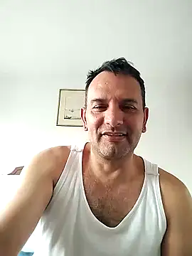 Snapshot of RogueTraveler chatting on January 2025 06:20:02 PM RogueTraveler online show from January 2025 06:20:02 PM