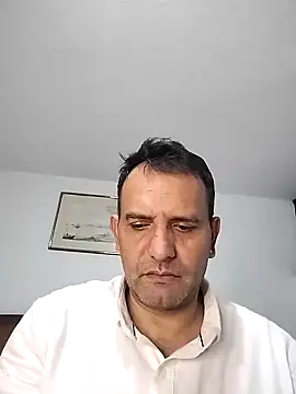 Snapshot of RogueTraveler chatting on January 2025 03:25:02 AM RogueTraveler online show from January 2025 03:25:02 AM