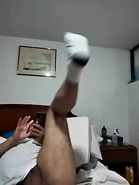 Snapshot of RogueTraveler chatting on February 2025 03:07:01 AM RogueTraveler online show from February 2025 03:07:01 AM