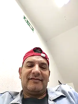 Snapshot of RogueTraveler chatting on February 2025 03:09:02 PM RogueTraveler online show from February 2025 03:09:02 PM