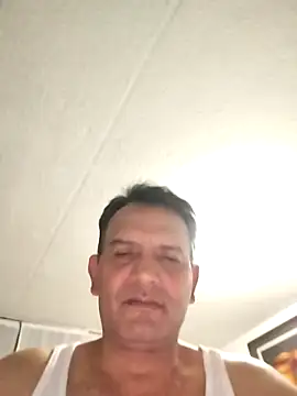 Snapshot of RogueTraveler chatting on February 2025 12:32:01 AM RogueTraveler online show from February 2025 12:32:01 AM