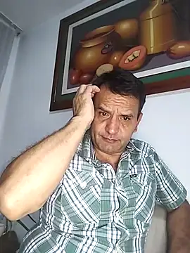 Snapshot of RogueTraveler chatting on February 2025 03:15:02 AM RogueTraveler online show from February 2025 03:15:02 AM