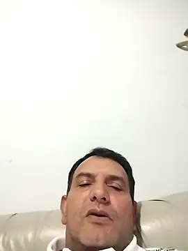 Snapshot of RogueTraveler chatting on March 2025 02:58:01 AM RogueTraveler online show from March 2025 02:58:01 AM