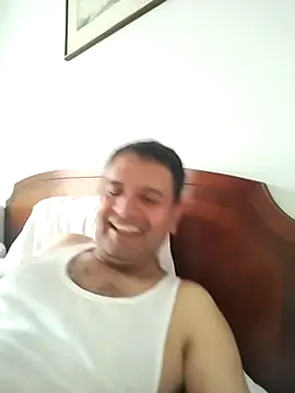 Snapshot of RogueTraveler chatting on March 2025 02:26:01 PM RogueTraveler online show from March 2025 02:26:01 PM