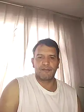 Snapshot of RogueTraveler chatting on March 2025 03:37:01 PM RogueTraveler online show from March 2025 03:37:01 PM