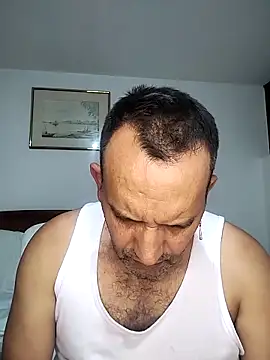 Snapshot of RogueTraveler chatting on September 2025 05:09:02 AM RogueTraveler online show from September 2025 05:09:02 AM