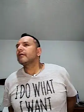 Snapshot of RogueTraveler chatting on September 2025 02:57:01 AM RogueTraveler online show from September 2025 02:57:01 AM