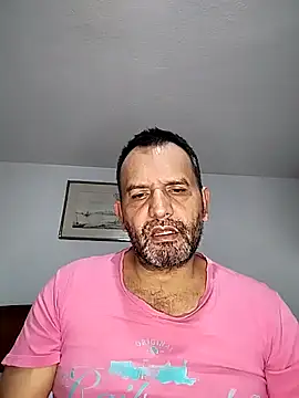 Snapshot of RogueTraveler chatting on September 2025 03:55:02 AM RogueTraveler online show from September 2025 03:55:02 AM