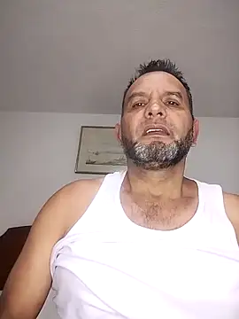 Snapshot of RogueTraveler chatting on October 2025 03:26:02 AM RogueTraveler online show from October 2025 03:26:02 AM