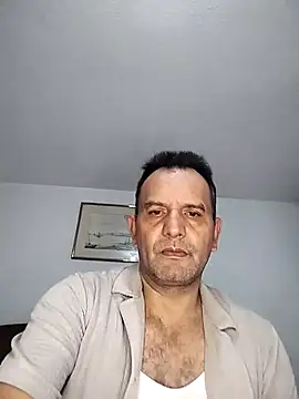 Snapshot of RogueTraveler chatting on October 2025 03:47:01 AM RogueTraveler online show from October 2025 03:47:01 AM