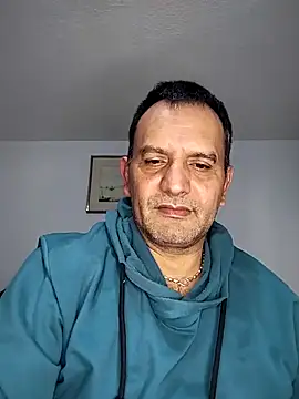 Snapshot of RogueTraveler chatting on October 2025 05:19:02 AM RogueTraveler online show from October 2025 05:19:02 AM