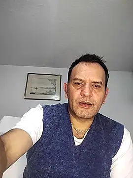 Snapshot of RogueTraveler chatting on October 2025 03:10:02 AM RogueTraveler online show from October 2025 03:10:02 AM