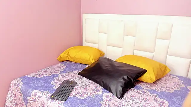 Snapshot of ZaritaLenon chatting on October 2025 09:23:01 PM ZaritaLenon online show from October 2025 09:23:01 PM