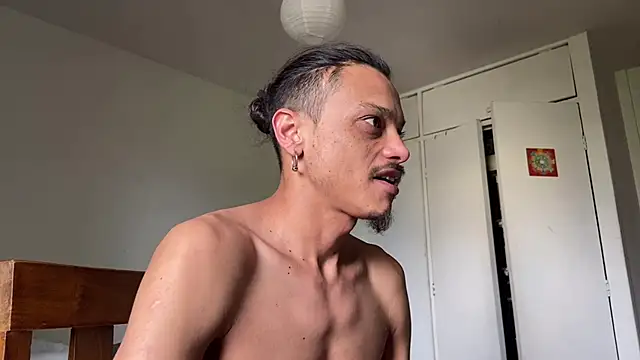 villanocat online show from December 2024 07:56:01 PM