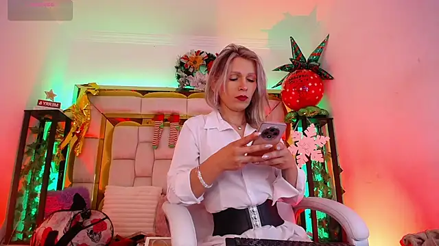 Snapshot of Princess_Helena chatting on December 2024 04:19:01 AM Princess Helena online show from December 2024 04:19:01 AM