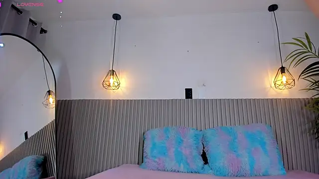 valentina lux online show from June 2026 07:18:02 PM