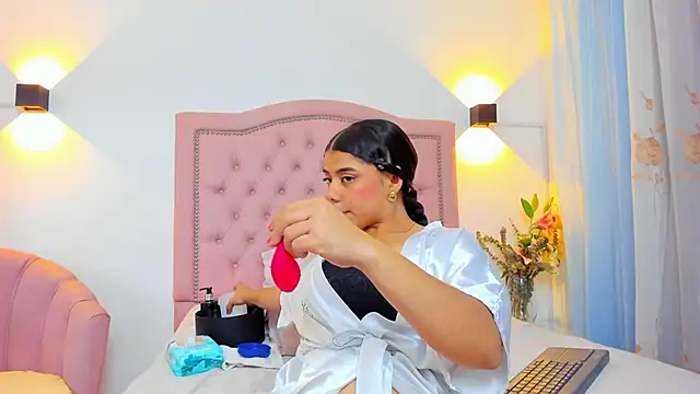 Snapshot of JulieeHabubu chatting on September 2025 03:10:02 AM JulieeHabubu online show from September 2025 03:10:02 AM