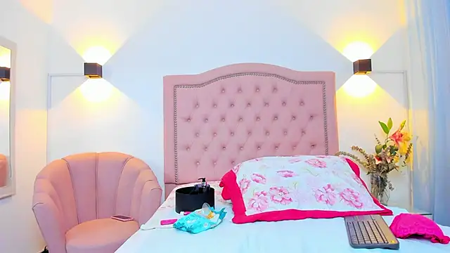 Snapshot of JulieeHabubu chatting on October 2025 03:25:01 AM JulieeHabubu online show from October 2025 03:25:01 AM