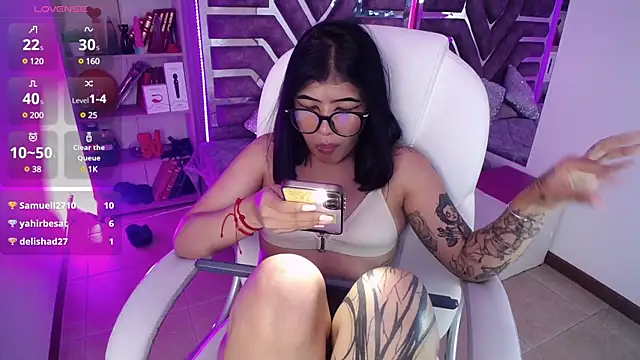 AliceWalker 11 online show from March 2025 11:05:01 PM