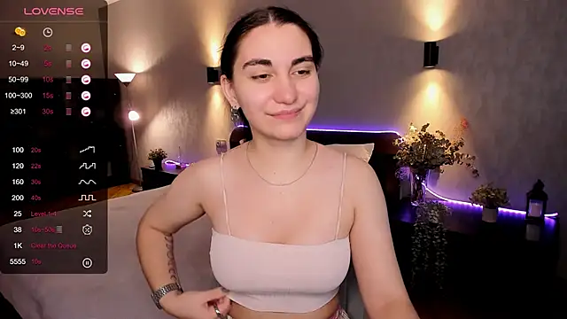 Snapshot of hannacheekss_ chatting on December 2024 05:15:01 AM hannacheekss online show from December 2024 05:15:01 AM