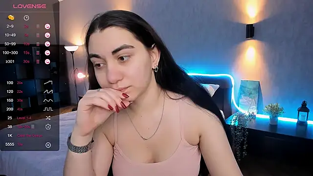 Snapshot of hannacheekss_ chatting on January 2025 01:53:02 AM hannacheekss online show from January 2025 01:53:02 AM