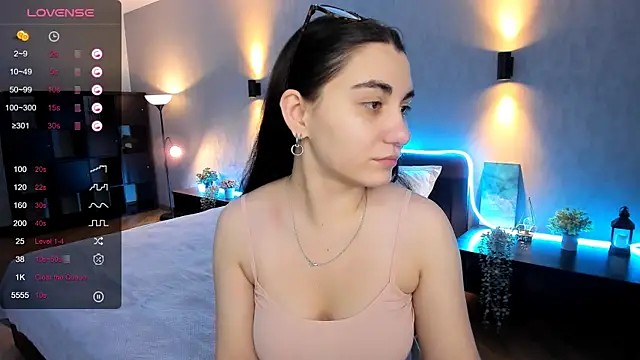 Snapshot of hannacheekss_ chatting on January 2025 02:08:02 AM hannacheekss online show from January 2025 02:08:02 AM