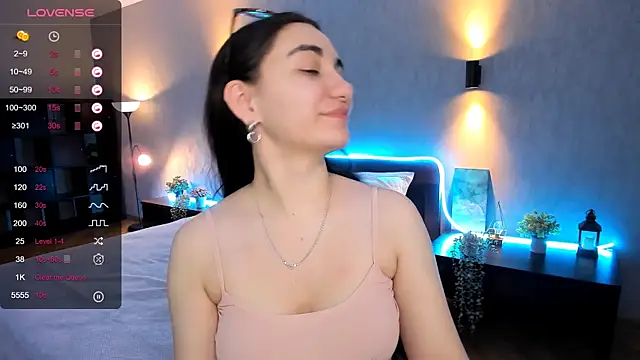 Snapshot of hannacheekss_ chatting on January 2025 05:19:01 AM hannacheekss online show from January 2025 05:19:01 AM