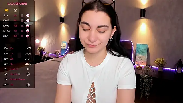 Snapshot of hannacheekss_ chatting on February 2025 02:07:01 AM hannacheekss online show from February 2025 02:07:01 AM