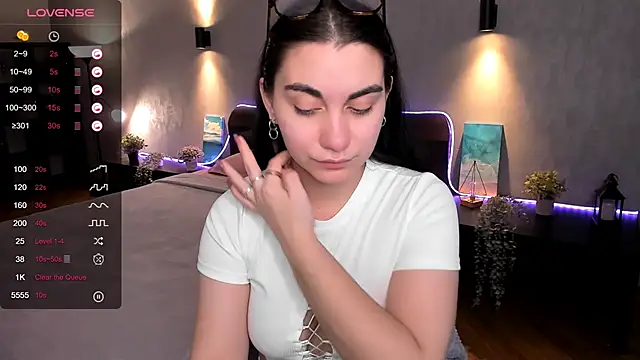 Snapshot of hannacheekss_ chatting on February 2025 05:09:02 AM hannacheekss online show from February 2025 05:09:02 AM