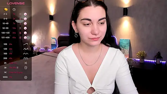 Snapshot of hannacheekss_ chatting on February 2025 01:52:02 AM hannacheekss online show from February 2025 01:52:02 AM