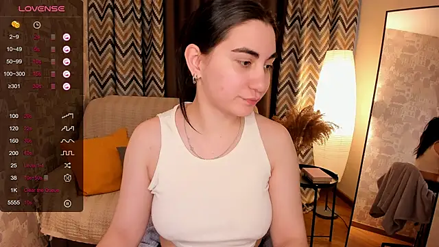 Snapshot of hannacheekss_ chatting on February 2025 01:53:01 AM hannacheekss online show from February 2025 01:53:01 AM