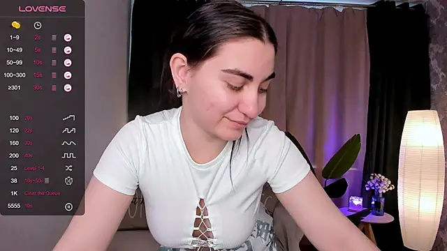 Snapshot of hannacheekss_ chatting on February 2025 05:05:02 AM hannacheekss online show from February 2025 05:05:02 AM