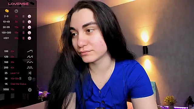 Snapshot of hannacheekss_ chatting on February 2025 05:12:01 AM hannacheekss online show from February 2025 05:12:01 AM