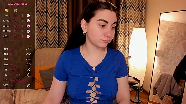 Snapshot of hannacheekss_ chatting on February 2025 01:55:01 AM hannacheekss online show from February 2025 01:55:01 AM