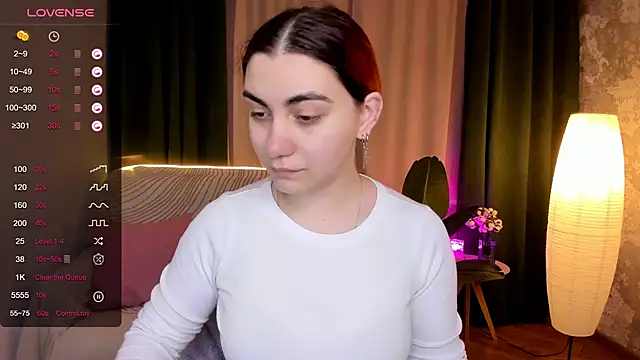 Snapshot of hannacheekss_ chatting on September 2025 02:15:02 AM hannacheekss online show from September 2025 02:15:02 AM